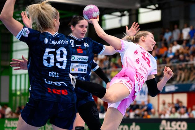 Neckarsulm Central Station, Sportunion Neckarsulm, HSG Bensheim, Auerbach; from left: Antje Döll (Neckarsulm), Fanny Elovson (Neckarsulm), Neele Mara Orth (Bensheim); Neckarsulm, Ballei, Baden-Württemberg, Germany