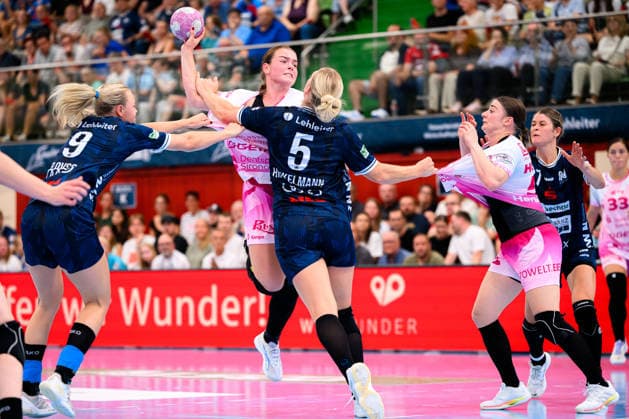 Neckarsulm Central Station; Sportunion Neckarsulm; HSG Bensheim; Auerbach; from left: Fanny Elovson (Neckarsulm), Ida Hoberg (Bensheim), Kim Hinkelmann (Neckarsulm), Isabell Hurst (Bensheim); Neckarsulm; Ballei; Baden-Württemberg; Germany