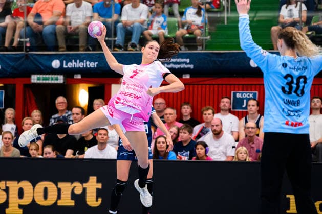 Neckarsulm Central Station, Sportunion Neckarsulm, HSG Bensheim, Auerbach, Chiara Rohr (Bensheim), Goalie Annie Linder (Neckarsulm), Neckarsulm, Ballei, Baden-Württemberg, Germany