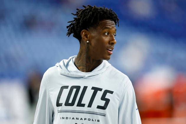 INDIANAPOLIS, IN - AUGUST 29: Indianapolis Colts cornerback Sauce Gardner (1) walks on the field prior to the start of a NFL, American Football Herren, USA preseason game between the Detroit Lions and the Indianapolis Colts on August 29, 2026 at Lucas Oil Stadium in Indianapolis, IN. (Photo by Jeffrey Brown Icon Sportswire) NFL: AUG 29 Lions at Colts EDITORIAL USE ONLY Icon082926003