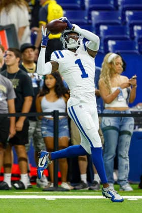 INDIANAPOLIS, IN - AUGUST 29: Indianapolis Colts cornerback Sauce Gardner (1) catches the ball during pregame warm ups prior to the start of a NFL, American Football Herren, USA preseason game between the Detroit Lions and the Indianapolis Colts on August 29, 2026 at Lucas Oil Stadium in Indianapolis, IN. (Photo by Jeffrey Brown Icon Sportswire) NFL: AUG 29 Lions at Colts EDITORIAL USE ONLY Icon082926007