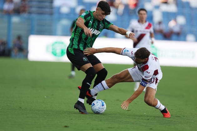 Sassuolo™s Cristian Volpato fights for the ball with Torino™s Nikola Vlasic during the Serie A soccer match between Sassuolo and Torino at the Mapei Stadium in Reggio Emilia, north east Italy - August 29, 2026. - Soccer  Copyright: xGiannixSantandrea LaPressex