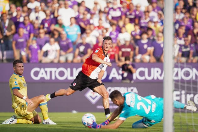 FiorentinaÕs Albert Gudmundsson fights for the ball with FrosinoneÕs Michele Palmisani during the Serie A soccer match between Fiorentina and Frosinone at the Artemio Franchi Stadium in Florence, north Italy - Saturday, August 29, 2026 -  Copyright: xMassimoxPaolone LaPressex