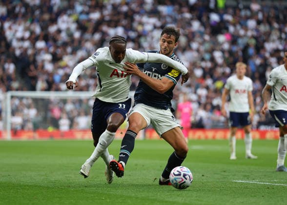 29th August 2026; Tottenham Hotspur Stadium, London, England; Premier League Football, Tottenham Hotspur versus Newcastle United; Mathys Tel of Tottenham Hotspur under pressure from Nico Gonzalez of Newcastle United JohnxPatrickxFletcher