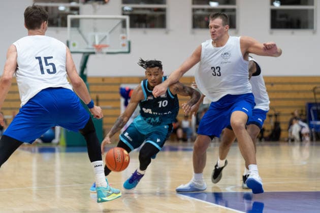 August 29, 2026, xhfmx, Basketball Exhibition Game, Frankfurt Skyliners vs. MLP Academics Heidelberg: Joschka Ferner (MLP Academics Heidelberg), Judah Mintz (Frankfurt Skyliners), Nick Muszynski (MLP Academics Heidelberg) in a one-on-one matchup in Frankfurt