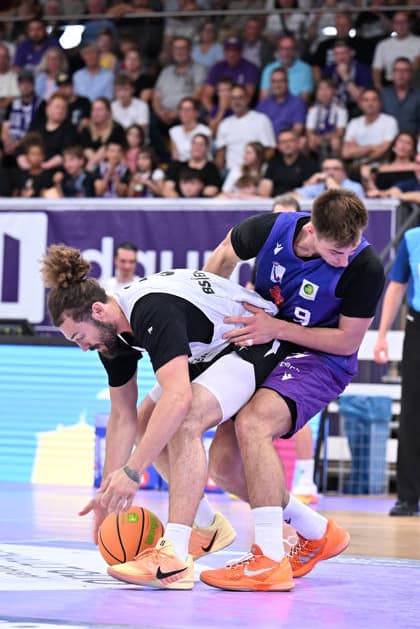 BG Göttingen vs. Löwen Braunschweig Basketball, Men s Exhibition Game, BG Göttingen vs. Löwen Braunschweig, Sparkassen Arena—Devin Askew (left), Löwen Braunschweig battles Radvila Kneizys (right), BG Göttingen fights for the ball—Göttingen, Lower Saxony, Germany