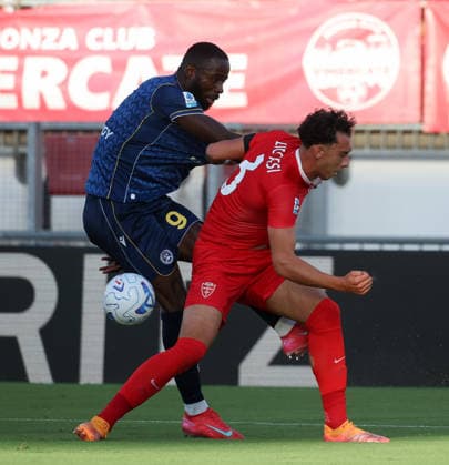 August 29, 2026, Monza: AC Monza s defender Lorenzo Lucchesi in action against Udinese s forward Keinan Davis during the Italian Serie A soccer match between AC Monza and Udinese at U-Power Stadium in Monza, Italy, 29 August 2026. ANSA ROBERTO BREGANI. Soccer: Serie A; AC Monza-Udinese  - ZUMAa110 20260829_zaf_a110_005 Copyright: xRobertoxBreganix