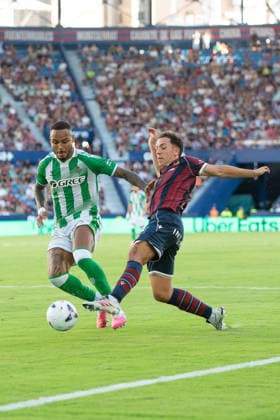 August 29, 2026, Valencia, Alicante, Spain: VALENCIA, SPAIN - AUGUST 29: 8 OLASAGASTI fight the ball in front of 4 NATAN BERNARDO DE SOUZA during the match between Levante UD and Real Betis, from LaLiga EASports, matchweek 3, disputed at the Ciutat de Valencia, Valencia Valencia Spain - ZUMAc290 20260829_zsp_c290_039 Copyright: xJordixCantox
