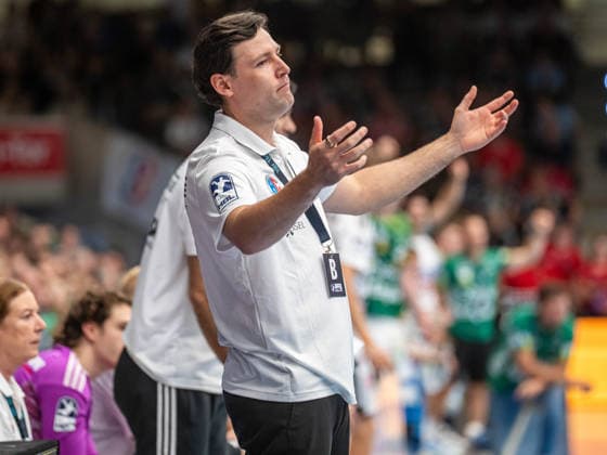 Johannes Sellin, head coach of HC Erlangen, is not satisfied; Frisch Auf Goeppingen vs. HC Erlangen, handball, 1st Bundesliga, men s division, 2026–2027 season, August 29, 2026, Frisch Auf Goeppingen vs. HC Erlangen, Handball, 1. Bundesliga, Men’s, 2026–2027 season, August 29, 2026, Goeppingen Copyright: xEibner-Pressefoto MichaelxSchmidx EP_MST