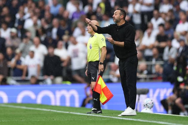 Tottenham Hotspur v Newcastle United, Premier League Roberto De Zerbi, Manager of Tottenham Hotspur gives instructions during the Tottenham Hotspur v Newcastle United Premier League match at the Tottenham Hotspur Stadium, London, England on 29 August 2026 Credit: Tiego Grenho Every Second Media Editorial use only. All images are copyright Every Second Media Limited. No images may be reproduced without prior permission. All rights reserved. Premier League and Football League images are subject to licensing agreements with Football DataCo Limited. see https: www.football-dataco.com Copyright: xIMAGO EveryxSecondxMediax ESM-2123-0018 TiegoxGrenhox xEveryxSecondxMediax