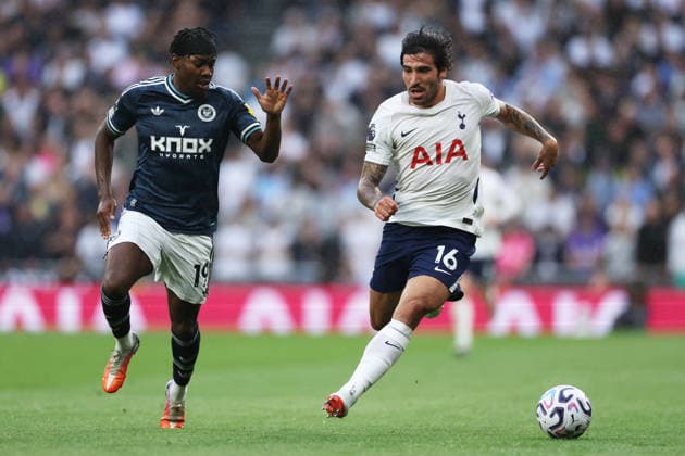 Tottenham Hotspur v Newcastle United, Premier League Anthony Elanga of Newcastle United in action with Sandro Tonali of Tottenham Hotspur during the Tottenham Hotspur v Newcastle United Premier League match at the Tottenham Hotspur Stadium, London, England on 29 August 2026 Credit: Tiego Grenho Every Second Media Editorial use only. All images are copyright Every Second Media Limited. No images may be reproduced without prior permission. All rights reserved. Premier League and Football League images are subject to licensing agreements with Football DataCo Limited. see https: www.football-dataco.com Copyright: xIMAGO EveryxSecondxMediax ESM-2123-0019 TiegoxGrenhox xEveryxSecondxMediax