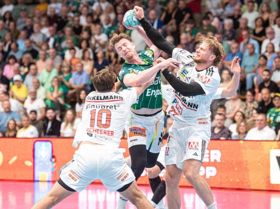 Erik Persson (Frisch Auf Goeppingen, No. 22) goes head-to-head with Maciej Gebala (HC Erlangen, No. 77) and Florian Scheerer (HC Erlangen, No. 10) in the match between Frisch Auf Goeppingen and HC Erlangen, handball, 1st Bundesliga, Men, 2026–2027 season, August 29, 2026, Frisch Auf Goeppingen vs. HC Erlangen, Handball, 1st Bundesliga, Men, 2026–2027 season, August 29, 2026, Goeppingen Copyright: xEibner-Pressefoto MichaelxSchmidx EP_MST