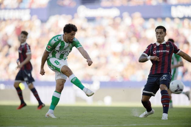 ESP LaLiga EA Sports UD Levante vs. Real Betis Pablo Fornals Malla of Real Betis during the LaLiga EA Sports match between UD Levante and Real Betis, played at the Ciudad de Valencia Stadium in Valencia on August 29, 2026, in Valencia, Spain. Soccer Copyright: xAgenciaxLOFx