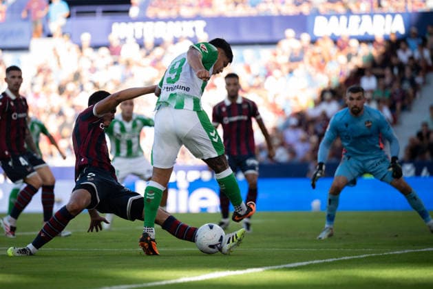 ESP LaLiga EA Sports UD Levante vs. Real Betis: Aissa Mandi of Levante and Cucho Hernandez of Real Betis during the LaLiga EA Sports match between UD Levante and Real Betis, played at Ciudad de Valencia Stadium in Valencia on August 29, 2026, in Valencia, Spain. Soccer Copyright: xAgenciaxLOFx