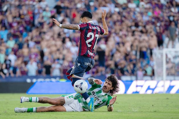 ESP LaLiga EA Sports UD Levante vs. Real Betis: Paco Cortes of Levante and Héctor Bellerín of Real Betis during the LaLiga EA Sports match between UD Levante and Real Betis, played at the Ciudad de Valencia Stadium in Valencia on August 29, 2026, in Valencia, Spain. Soccer Copyright: xAgenciaxLOFx