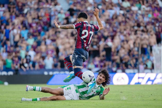 ESP LaLiga EA Sports UD Levante vs. Real Betis: Paco Cortes of Levante and Héctor Bellerín of Real Betis during the LaLiga EA Sports match between UD Levante and Real Betis, played at the Ciudad de Valencia Stadium in Valencia on August 29, 2026, in Valencia, Spain. Soccer Copyright: xAgenciaxLOFx