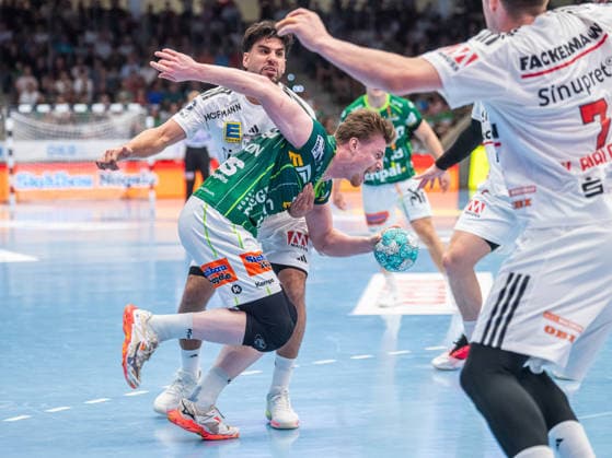 Erik Persson (Frisch Auf Goeppingen), 22, in a one-on-one battle with Eloy Morante Maldonado (HC Erlangen), 22, Frisch Auf Goeppingen vs. HC Erlangen, Handball, 1st Bundesliga, Men, 2026–2027 Season, August 29, 2026, Frisch Auf Goeppingen vs. HC Erlangen, Handball, 1st Bundesliga, Men, 2026–2027 season, August 29, 2026, Goeppingen Copyright: xEibner-Pressefoto MichaelxSchmidx EP_MST
