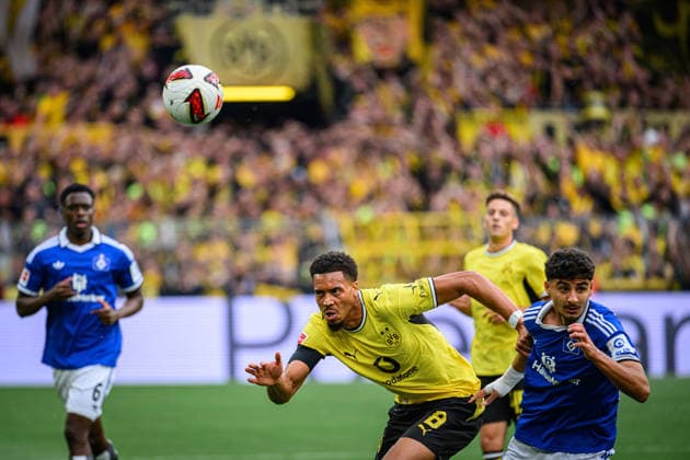 Fußball I Saison 2026-2027 I Bundesliga I 1. Spieltag I Borussia Dortmund - Hamburger SV I 29.08.2026 Felix Nmecha (8, Borussia Dortmund), Martin Adeline (5, Hamburger SV) Dortmund Signal-Iduna-Park Nordrhein-Westfalen Deutschland *** Soccer 2026–2027 Season Bundesliga Matchday 1 Borussia Dortmund vs. Hamburger SV August 29, 2026 Felix Nmecha 8, Borussia Dortmund; Martin Adeline 5, Hamburger SV Dortmund, Signal Iduna Park, North Rhine-Westphalia, Germany Copyright: xLobecax xHenningxRohlfsx