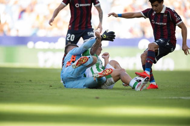 ESP LaLiga EA Sports UD Levante vs. Real Betis Pablo Garcia of Real Betis and Matthew Ryan of Levante during the LaLiga EA Sports match between UD Levante and Real Betis, played at the Ciudad de Valencia Stadium in Valencia on August 29, 2026, in Valencia, Spain. Soccer Copyright: xAgenciaxLOFx