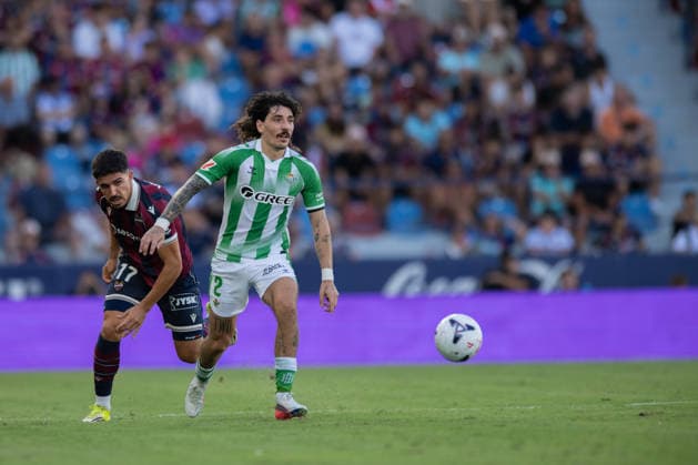 ESP LaLiga EA Sports UD Levante vs. Real Betis: Hector Bellerin of Real Betis during the LaLiga EA Sports match between UD Levante and Real Betis, played at the Ciudad de Valencia Stadium in Valencia on August 29, 2026, in Valencia, Spain. Soccer Copyright: xAgenciaxLOFx