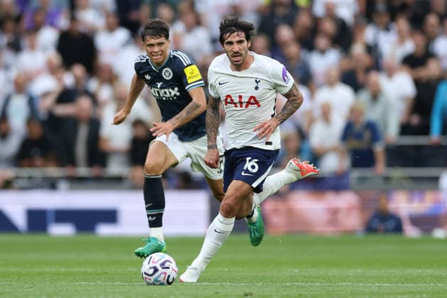 Tottenham Hotspur v Newcastle United, Premier League Sandro Tonali of Tottenham Hotspur moves forward with the ball during the Tottenham Hotspur v Newcastle United Premier League match at the Tottenham Hotspur Stadium, London, England on 29 August 2026 Credit: Tiego Grenho Every Second Media Editorial use only. All images are copyright Every Second Media Limited. No images may be reproduced without prior permission. All rights reserved. Premier League and Football League images are subject to licensing agreements with Football DataCo Limited. see https: www.football-dataco.com Copyright: xIMAGO EveryxSecondxMediax ESM-2123-0022 TiegoxGrenhox xEveryxSecondxMediax