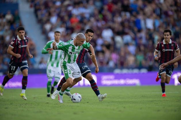 ESP LaLiga EA Sports UD Levante vs. Real Betis Pablo Garcia of Real Betis and Hugo Sotelo of Levante during the LaLiga EA Sports match between UD Levante and Real Betis, played at the Ciudad de Valencia Stadium in Valencia on August 29, 2026, in Valencia, Spain. Soccer Copyright: xAgenciaxLOFx