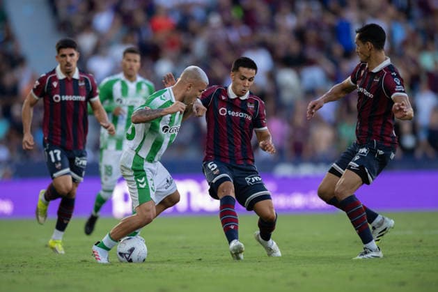 ESP LaLiga EA Sports UD Levante vs. Real Betis Pablo Garcia of Real Betis and Hugo Sotelo of Levante during the LaLiga EA Sports match between UD Levante and Real Betis, played at the Ciudad de Valencia Stadium in Valencia on August 29, 2026, in Valencia, Spain. Soccer Copyright: xAgenciaxLOFx