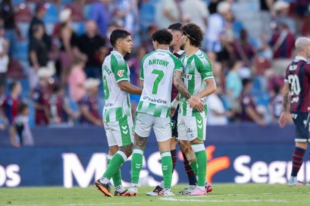 ESP LaLiga EA Sports UD Levante vs. Real Betis Antony Matheus Dos Santos of Real Betis, Abdessamad Ezzalzouli of Real Betis, and Cucho Hernandez of Real Betis during LaLiga EA Sports, between UD Levante and Real Betis, played at Ciudad de Valencia Stadium in Valencia on August 29, 2026, in Valencia, Spain. Soccer Copyright: xAgenciaxLOFx