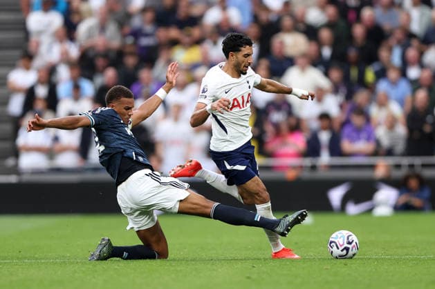 London, England, 29th August 2026. Omar Marmoush of Tottenham Hotspur with Malick Thiaw of Newcastle United during the Tottenham Hotspur vs Newcastle United Premier League match at the Tottenham Hotspur Stadium, London. Picture credit should read: David Klein Sportimage EDITORIAL USE ONLY. No use with unauthorised audio, video, data, fixture lists, club league logos or live services. Online in-match use limited to 120 images, no video emulation. No use in betting, games or single club league player publications. SPI_016_DK_Spurs_Newcastle SPI-4941-0016