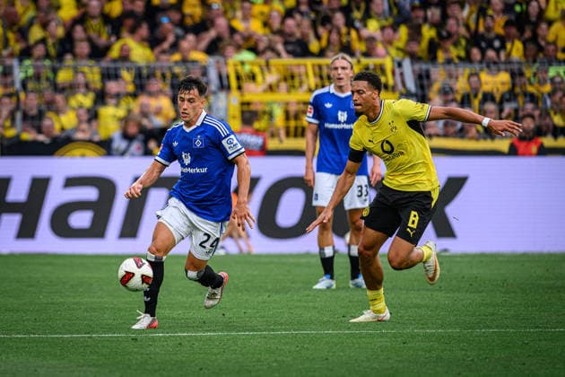 Fußball I Saison 2026-2027 I Bundesliga I 1. Spieltag I Borussia Dortmund - Hamburger SV I 29.08.2026 Nicolas Capaldo (24, Hamburger SV), Felix Nmecha (8, Borussia Dortmund) Dortmund Signal-Iduna-Park Nordrhein-Westfalen Deutschland *** Soccer 2026–2027 Season Bundesliga Matchday 1 Borussia Dortmund vs. Hamburger SV August 29, 2026 Nicolas Capaldo (24), Hamburger SV; Felix Nmecha (8), Borussia Dortmund Dortmund, Signal Iduna Park, North Rhine-Westphalia, Germany Copyright: xLobecax xHenningxRohlfsx