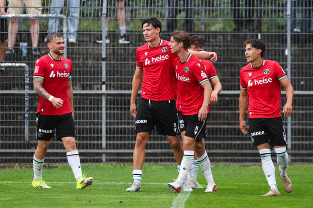 August 29, 2026, Soccer, Men s, Regionalliga Nord, Matchday 6, BSV Kickers Emden vs. Hannover 96 II: Celebration of the 1-1 goal by Tim Antonius and Laurent van den Heuvel, 24, Hannover 96 II