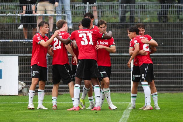August 29, 2026, Soccer, Men s, Regionalliga Nord, Matchday 6, BSV Kickers Emden vs. Hannover 96 II: Celebration of the 1-1 goal by Tim Antonius and Laurent van den Heuvel, 24, Hannover 96 II
