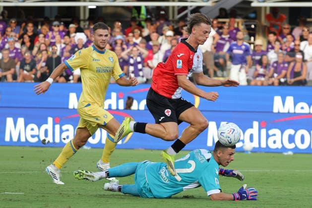 ACF Fiorentina v Frosinone Calcio - Campionato Serie A Albert Gudmundsson of ACF Fiorentina in action during the Italian Serie A football match between ACF Fiorentina and Frosinone Calcio , on August 29 ,2026 at the Artemio-Franchi stadium in Florence. Firenze FI Italy  Copyright: xAndreaxMartinix originalFilename:martini-acffiore260829_nprei.jpg