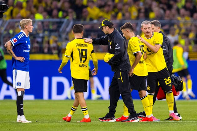 29.08.2026, Fussball, 1 Spieltag der 1. Fussball Bundesliga, Borussia Dortmund - Hamburger SV. Julian Ryerson (Borussia Dortmund) muntert Giannis Konstantelias (Borussia Dortmund) auf. Dortmund Signal Iduna Park NRW Deutschland xRHR-FOTO DEx *** August 29, 2026, Soccer, Matchday 1 of the 1st Bundesliga, Borussia Dortmund vs. Hamburger SV, Julian Ryerson (Borussia Dortmund) cheers on Giannis Konstantelias (Borussia Dortmund), Dortmund, Signal Iduna Park, North Rhine-Westphalia, Germany, xRHR PHOTO DEx Copyright: DennisxEwert RHR-FOTOx RHR-FOTO DE