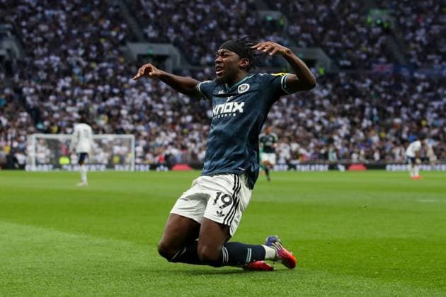Anthony Elanga of Newcastle United celebrates scoring his team s first goal of the match Tottenham Hotspur v Newcastle United, Premier League, Football, Tottenham Hotspur Stadium, London, UK, 29 08 2026, England - 29 Aug 2026London Tottenham Hotspur Stadium England United Kingdom EDITORIAL USE ONLY No use with unauthorised audio, video, data, fixture lists, club league logos or live services. Online in-match use limited to 120 images, no video emulation. No use in betting, games or single club league player publications.  Copyright: xHanc WiredxPhotos Shutterstockx 17124807y