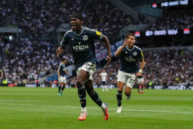 Anthony Elanga of Newcastle United celebrates scoring his team s first goal of the match Tottenham Hotspur v Newcastle United, Premier League, Football, Tottenham Hotspur Stadium, London, UK, 29 08 2026, England - 29 Aug 2026London Tottenham Hotspur Stadium England United Kingdom EDITORIAL USE ONLY No use with unauthorised audio, video, data, fixture lists, club league logos or live services. Online in-match use limited to 120 images, no video emulation. No use in betting, games or single club league player publications.  Copyright: xHanc WiredxPhotos Shutterstockx 17124807u