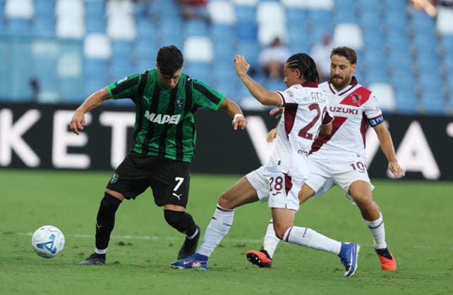 Sassuolo™s Cristian Volpato fights for the ball with Torino™s Kian Fitz-Jim during the Serie A soccer match between Sassuolo and Torino at the Mapei Stadium in Reggio Emilia, north east Italy - August1 29, 2026. - Soccer  Copyright: xGiannixSantandrea LaPressex