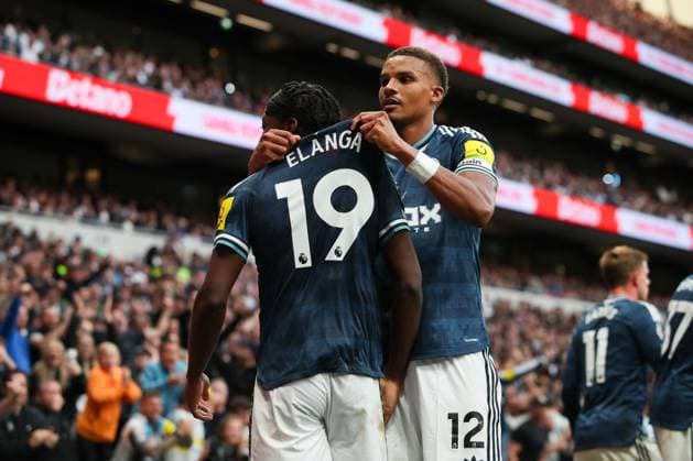 Anthony Elanga of Newcastle United celebrates scoring his team s first goal with teammate Malick Thiaw Tottenham Hotspur v Newcastle United, Premier League, Football, Tottenham Hotspur Stadium, London, UK, 29 08 2026, England - 29 Aug 2026London Tottenham Hotspur Stadium England United Kingdom EDITORIAL USE ONLY No use with unauthorised audio, video, data, fixture lists, club league logos or live services. Online in-match use limited to 120 images, no video emulation. No use in betting, games or single club league player publications.  Copyright: xHanc WiredxPhotos Shutterstockx 17124807af