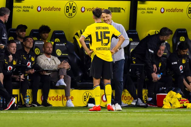 29.08.2026, Fussball, 1 Spieltag der 1. Fussball Bundesliga, Borussia Dortmund - Hamburger SV. v. l. Giannis Konstantelias (Borussia Dortmund), Trainer Niko Kovac (Borussia Dortmund) lachen. Dortmund Signal Iduna Park NRW Deutschland xRHR-FOTO DEx *** August 29, 2026, Soccer, Matchday 1 of the 1st Bundesliga, Borussia Dortmund vs. Hamburger SV, Giannis Konstantelias (Borussia Dortmund), Coach Niko Kovac (Borussia Dortmund), Dortmund, Signal Iduna Park, North Rhine-Westphalia, Germany, xRHR, PHOTO DEx Copyright: DennisxEwert RHR-FOTOx RHR-FOTO DE