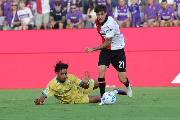 ACF Fiorentina v Frosinone Calcio - Campionato Serie A Victor Valdepenas of ACF Fiorentina in action during the Italian Serie A football match between ACF Fiorentina and Frosinone Calcio , on August 29 ,2026 at the Artemio-Franchi stadium in Florence. Firenze FI Italy  Copyright: xAndreaxMartinix originalFilename:martini-acffiore260829_nptQ6.jpg