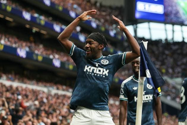 Anthony Elanga of Newcastle United celebrates scoring his team s first goal of the match Tottenham Hotspur v Newcastle United, Premier League, Football, Tottenham Hotspur Stadium, London, UK, 29 08 2026, England - 29 Aug 2026London Tottenham Hotspur Stadium England United Kingdom EDITORIAL USE ONLY No use with unauthorised audio, video, data, fixture lists, club league logos or live services. Online in-match use limited to 120 images, no video emulation. No use in betting, games or single club league player publications.  Copyright: xHanc WiredxPhotos Shutterstockx 17124807ai