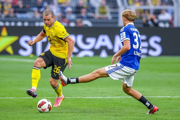 2026.08.29, xkwix, Fußball, Bundesliga, Borussia Dortmund - Hamburger SV, Signal Iduna Park, 1.Spieltag, Saison 2026 2027: Julian Ryerson (Borussia Dortmund 26) im Zweikampf gegen Louis Lemke (Hamburger SV 37) DFB regulations prohibit any use of photographs as image sequences and or quasi-video. Photo: xKamilxWilkowskixPressefotoKochx Nordrhein-Westfalen Deutschland *** August 29, 2026, xkwix, Soccer, Bundesliga, Borussia Dortmund vs. Hamburger SV, Signal Iduna Park, Matchday 1, 2026–2027 Season, Julian Ryerson (Borussia Dortmund, 26) in a tackle against Louis Lemke (Hamburger SV, 37). DFB regulations prohibit any use of photographs as image sequences and or quasi-video. Photo: xKamilxWilkowskixPressefotoKochx, North Rhine-Westphalia, Germany
