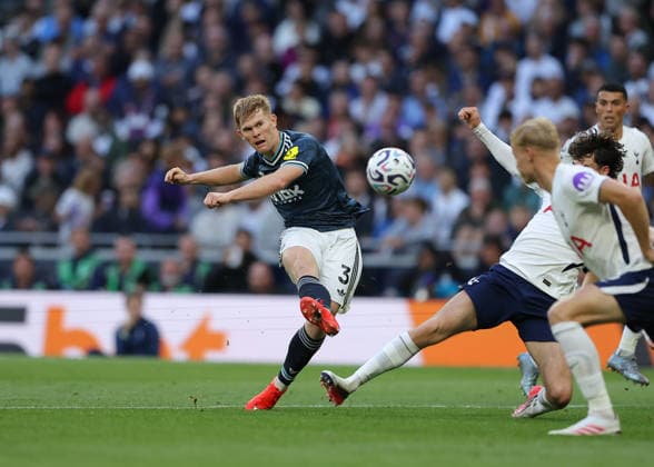 29th August 2026; Tottenham Hotspur Stadium, London, England; Premier League Football, Tottenham Hotspur versus Newcastle United; Lewis Hall of Newcastle United takes a shot on goal JohnxPatrickxFletcher