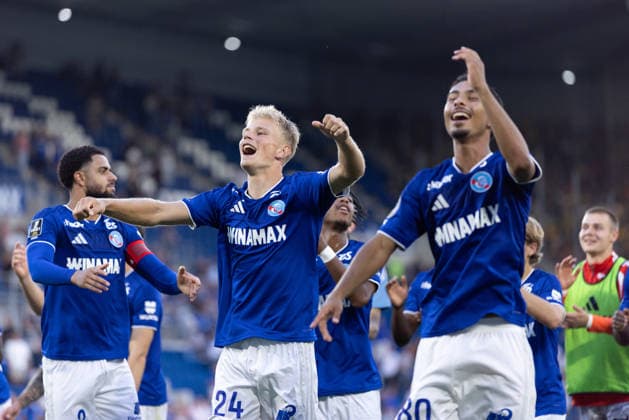 Lucas Hogsberg Gessime Yassine celebratinf with fans seen during Ligue 1 26 27 game between teams of RSC Strasbourg and RC Lens at Stade de la Meinau (Benjamin Faes Ball Raw Images) Strasbourg Stade de la Meinau France Copyright: xBenjaminxFaesx BF1_9527