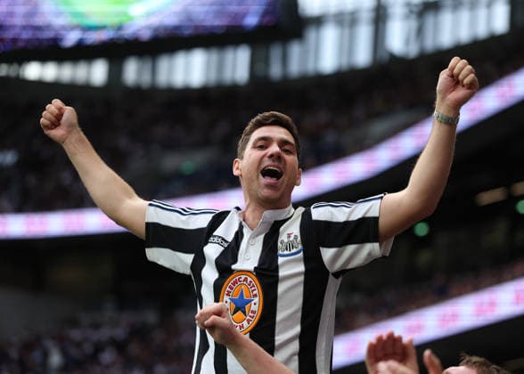 29th August 2026; Tottenham Hotspur Stadium, London, England; Premier League Football, Tottenham Hotspur versus Newcastle United; Newcastle United fan celebrates after Anthony Elanga of Newcastle United scored his sides 1st goal in the 62nd minute to make it 0-1 JohnxPatrickxFletcher