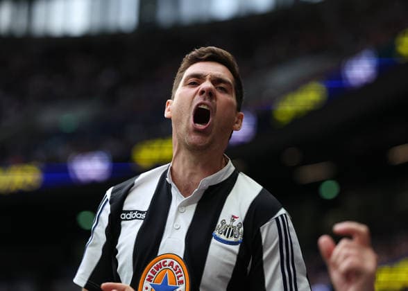 29th August 2026; Tottenham Hotspur Stadium, London, England; Premier League Football, Tottenham Hotspur versus Newcastle United; Newcastle United fan celebrates after Anthony Elanga of Newcastle United scored his sides 1st goal in the 62nd minute to make it 0-1 JohnxPatrickxFletcher