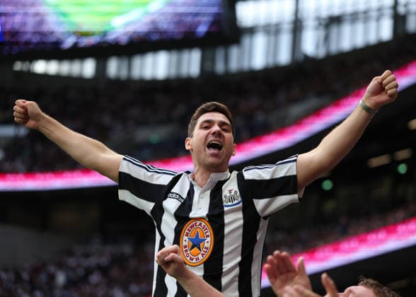 29th August 2026; Tottenham Hotspur Stadium, London, England; Premier League Football, Tottenham Hotspur versus Newcastle United; Newcastle United fan celebrates after Anthony Elanga of Newcastle United scored his sides 1st goal in the 62nd minute to make it 0-1 JohnxPatrickxFletcher