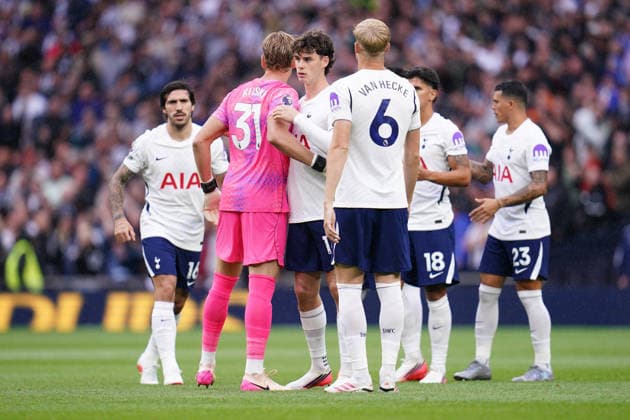 Tottenham Hotspur v Newcastle United - Premier League 2026 27 Tottenham players stand on the pitch ahead of kick-off during the Premier League match between Tottenham Hotspur and Newcastle United at Tottenham Hotspur Stadium in London, United Kingdom, on August 29, 2026. London United Kingdom  Copyright: xNewsxImagesx originalFilename:cosgrove-premierl260829_npUsF.jpg