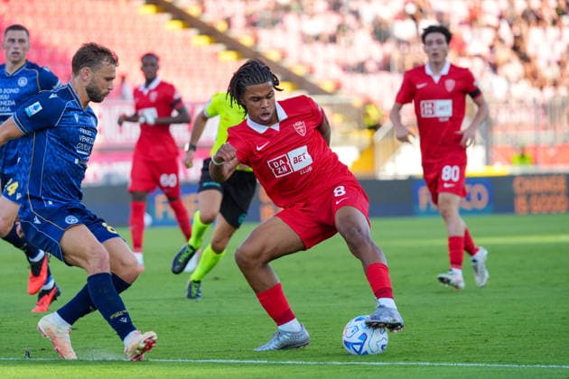 IPA87905001 - Manga Foe Ondoa (AC Monza) during the AC Monza vs. Udinese Calcio Serie A soccer match in Monza, Italy, on August 29, 2026  Copyright: xLucaxRossini IPAxSportx xx 87905001