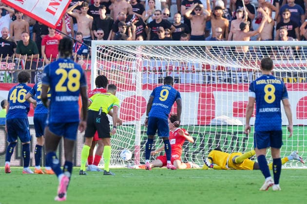 IPA87905014 - Jakub Piotrowski (Udinese Calcio) scores a goal during the AC Monza vs. Udinese Calcio Italian Serie A soccer match in Monza, Italy, on August 29, 2026  Copyright: xLucaxRossini IPAxSportx xx 87905014